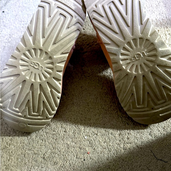 Ugg - plush pinkish color - Picture 5 of 5